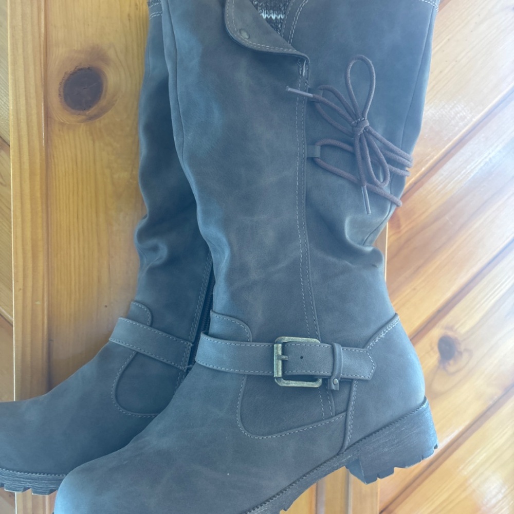 Boots - Picture 3 of 3